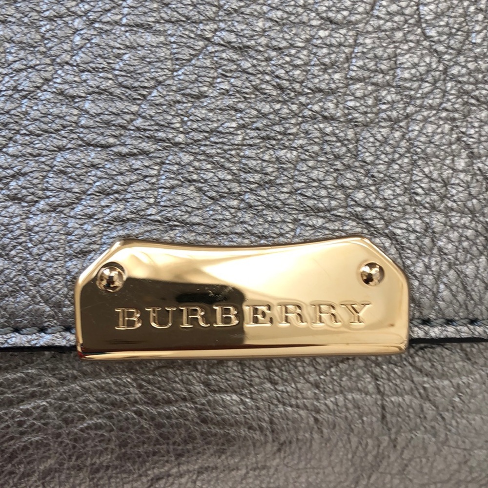 Burberry Metallic Silver Leather Shoulder Bag with Gold Chain - Picture 2 of 8